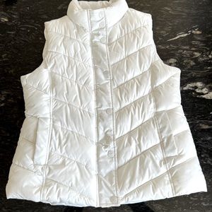 Winter white quilted vest  clean never worn  GAP